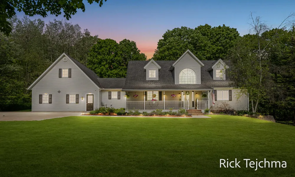 10345 Red Oak Ridge Howard City, MI 49329