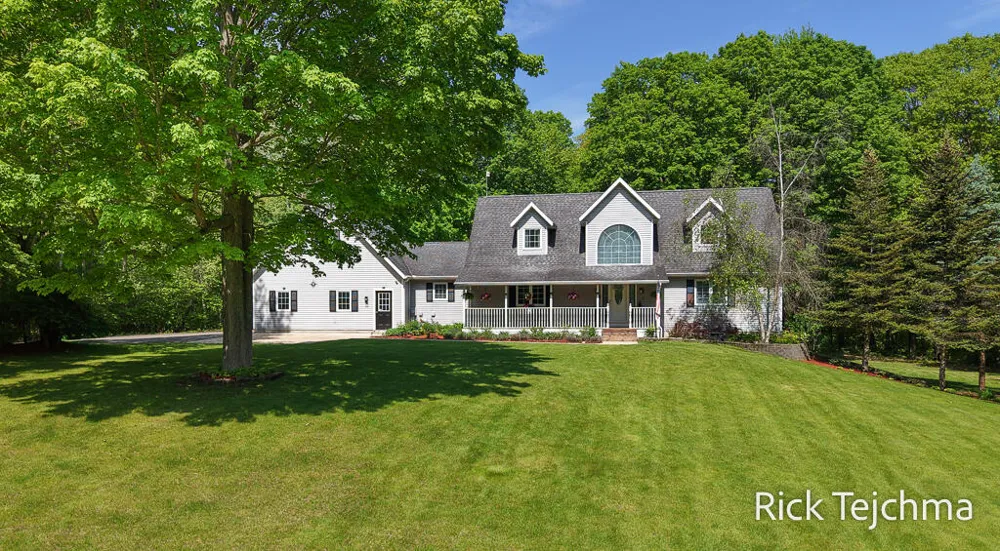 10345 Red Oak Ridge Howard City, MI 49329