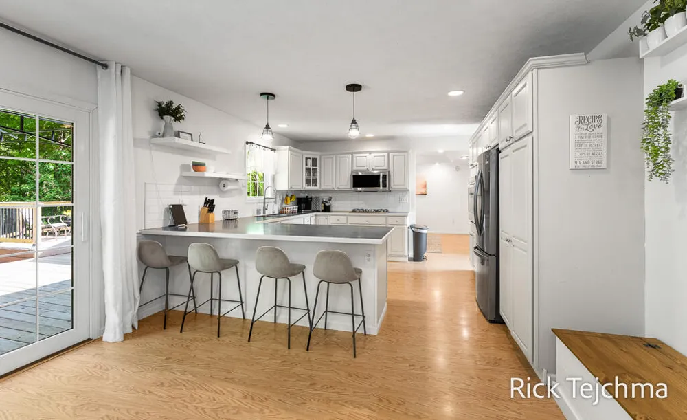 10345 Red Oak Ridge Howard City, MI 49329
