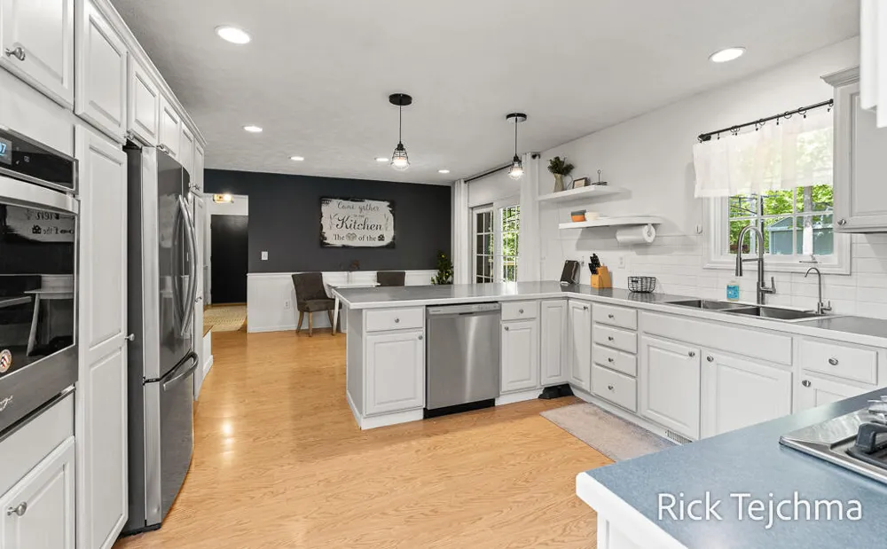 10345 Red Oak Ridge Howard City, MI 49329