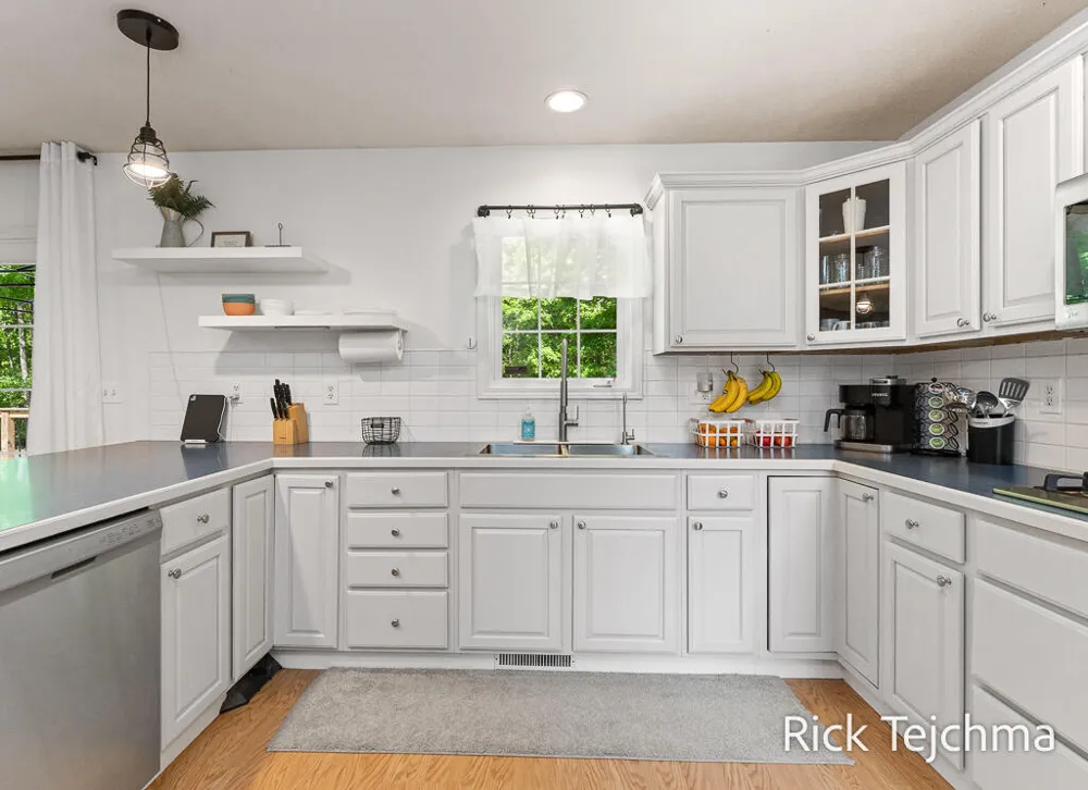 10345 Red Oak Ridge Howard City, MI 49329