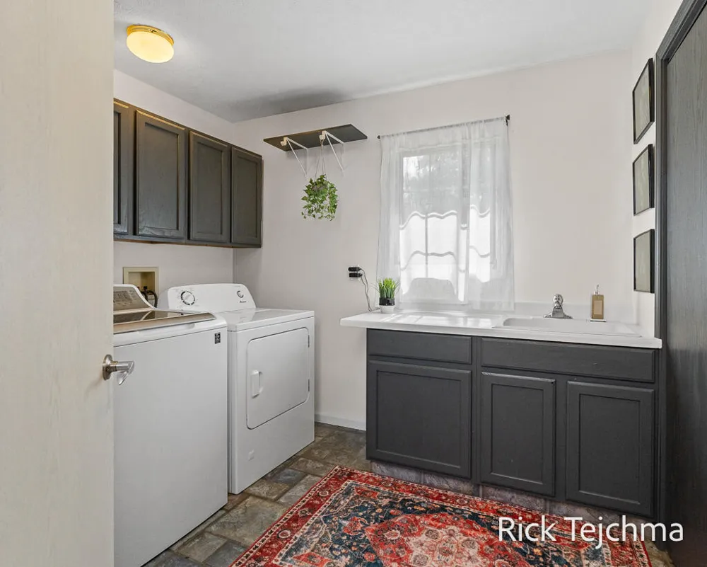 10345 Red Oak Ridge Howard City, MI 49329
