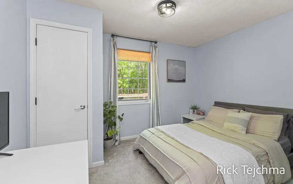 10345 Red Oak Ridge Howard City, MI 49329