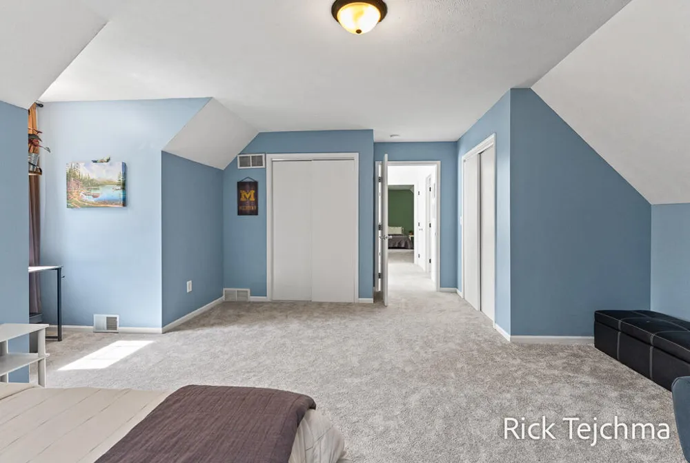 10345 Red Oak Ridge Howard City, MI 49329