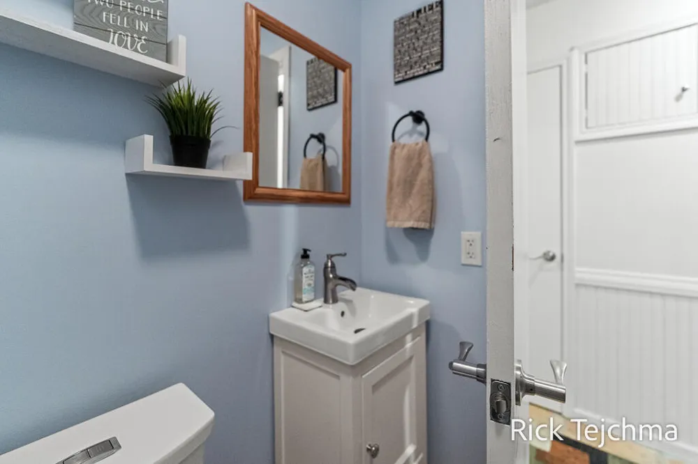 10345 Red Oak Ridge Howard City, MI 49329
