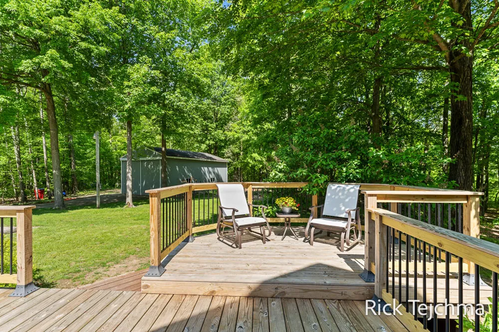 10345 Red Oak Ridge Howard City, MI 49329