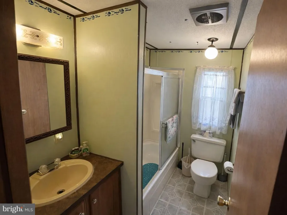 409 E MAIN STREET Mountville, PA 17554