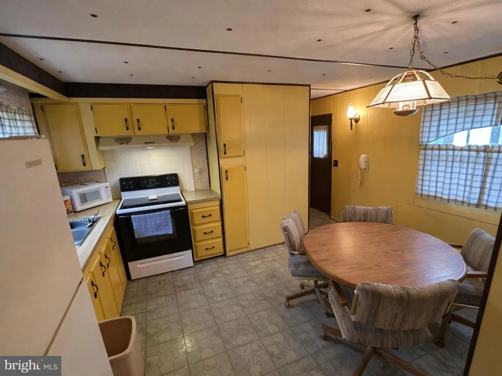 409 E MAIN STREET Mountville, PA 17554