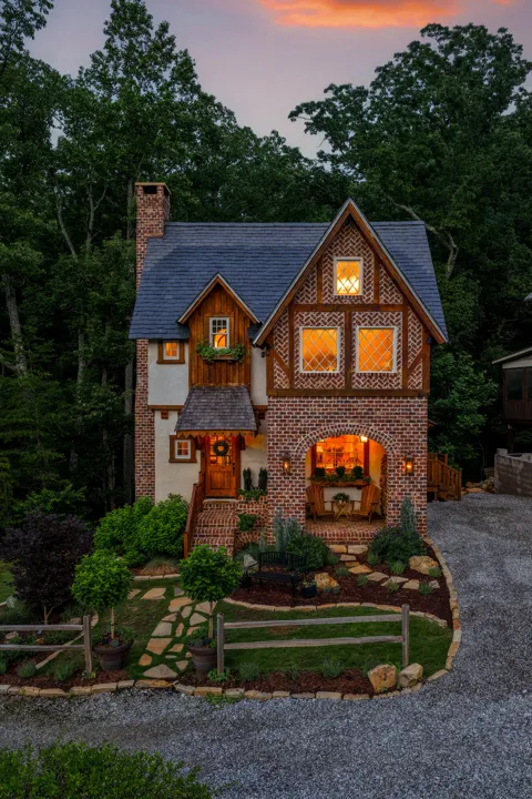 32 Lantern Cove Road