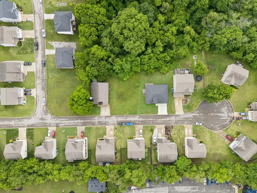 1243 Oxford Village Cv Columbia, TN 38401