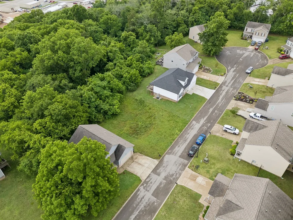 1243 Oxford Village Cv Columbia, TN 38401