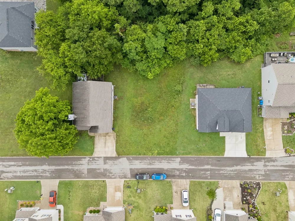 1243 Oxford Village Cv Columbia, TN 38401