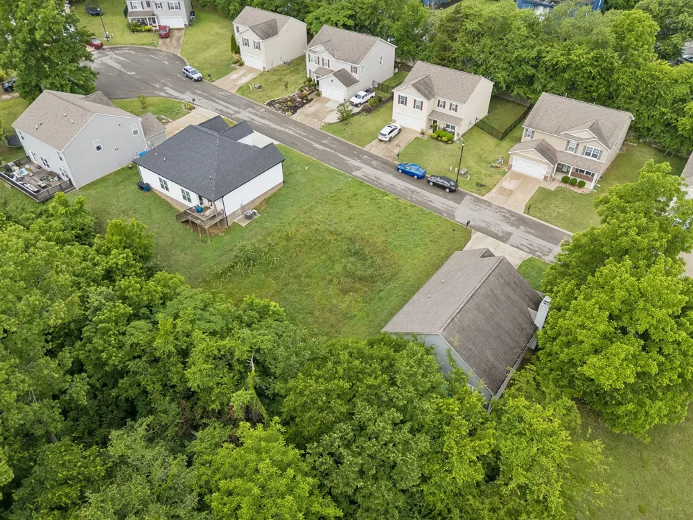 1243 Oxford Village Cv Columbia, TN 38401