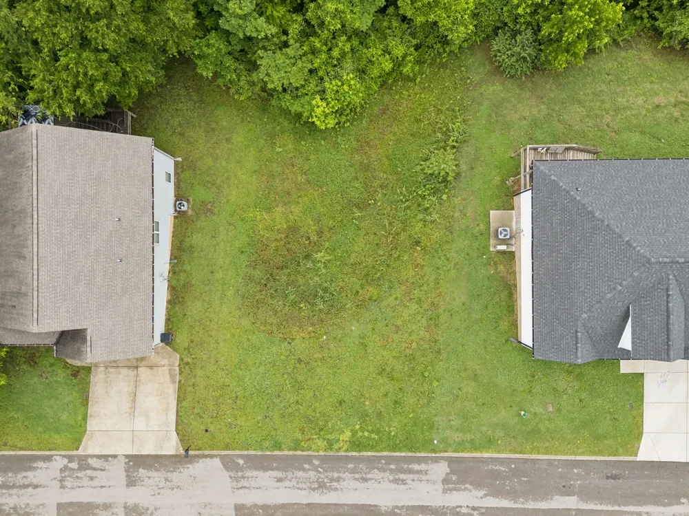 1243 Oxford Village Cv Columbia, TN 38401