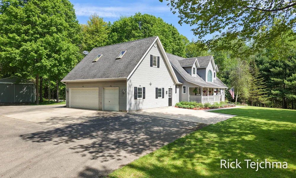 10345 Red Oak Ridge Reynolds Township, MI 49329
