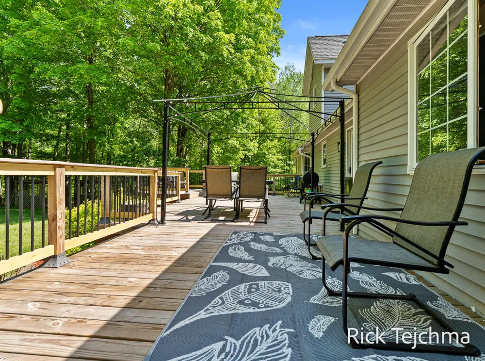 10345 Red Oak Ridge Reynolds Township, MI 49329