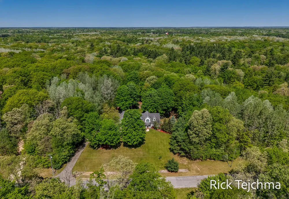 10345 Red Oak Ridge Reynolds Township, MI 49329