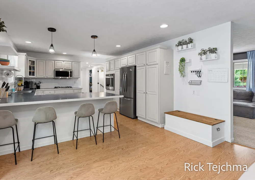 10345 Red Oak Ridge Reynolds Township, MI 49329
