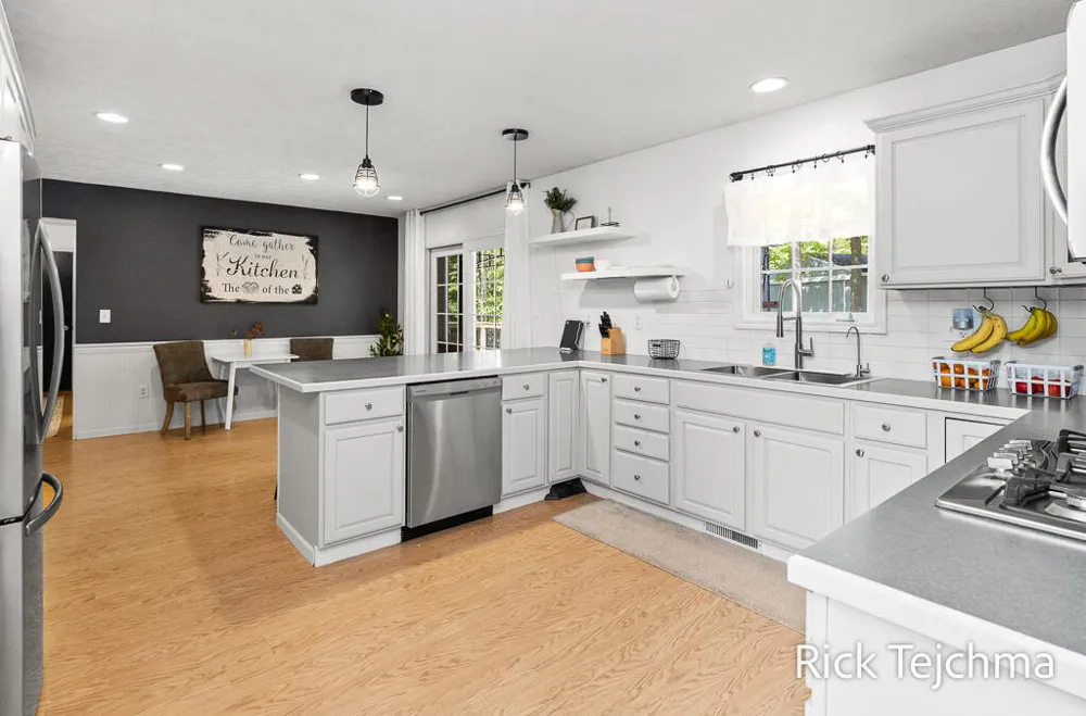 10345 Red Oak Ridge Reynolds Township, MI 49329
