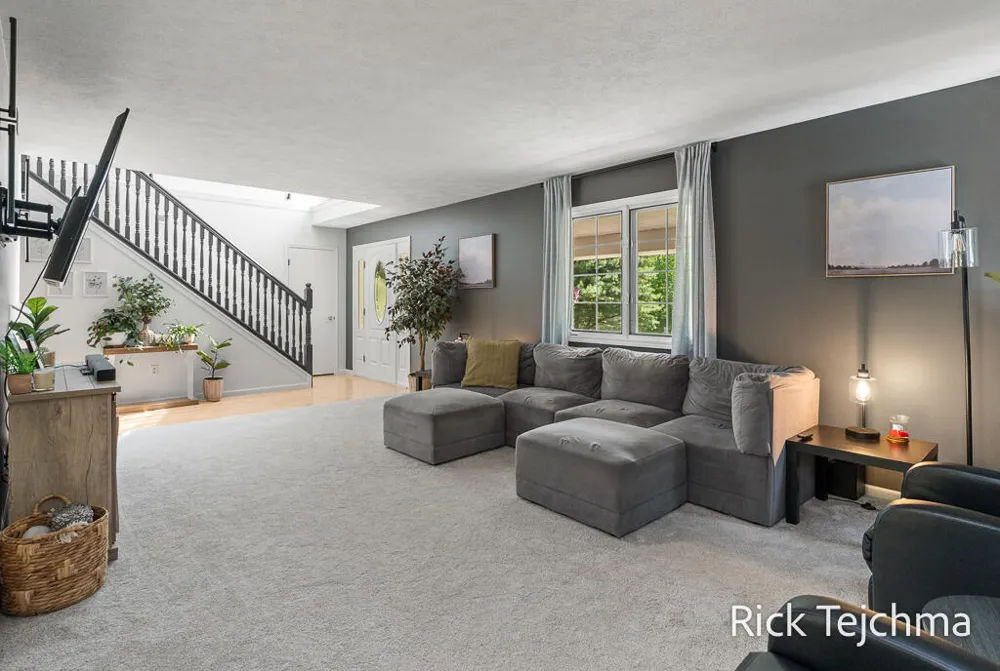 10345 Red Oak Ridge Reynolds Township, MI 49329