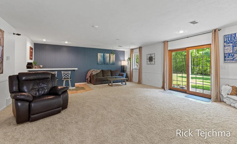 10345 Red Oak Ridge Reynolds Township, MI 49329