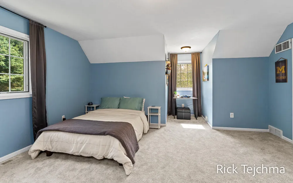 10345 Red Oak Ridge Reynolds Township, MI 49329