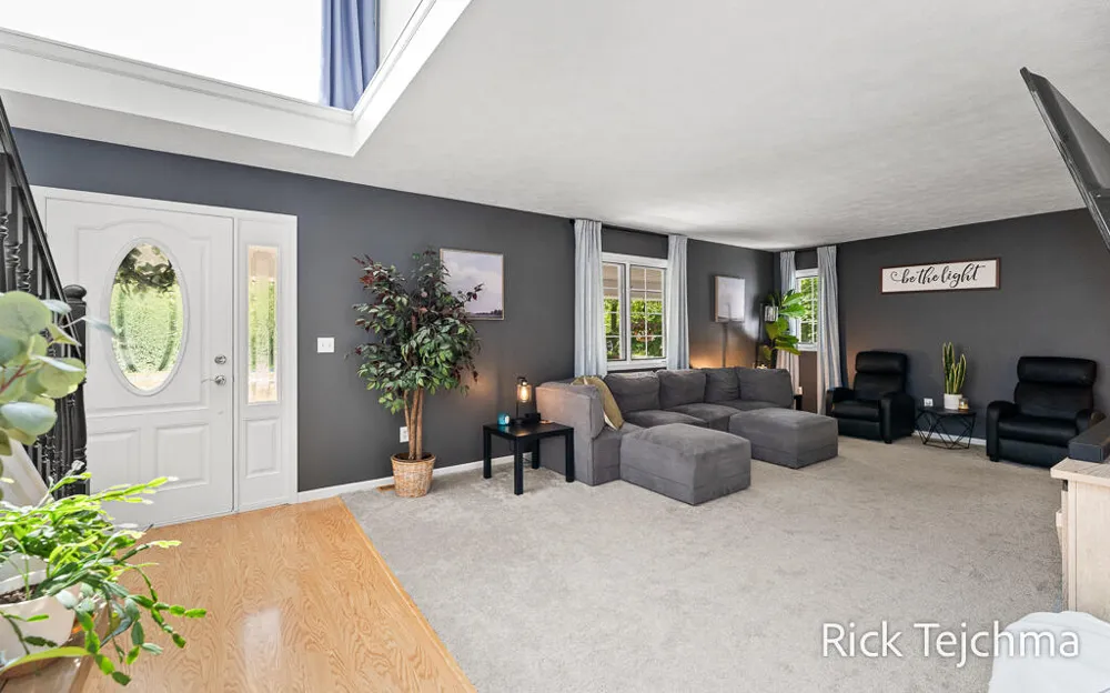10345 Red Oak Ridge Reynolds Township, MI 49329