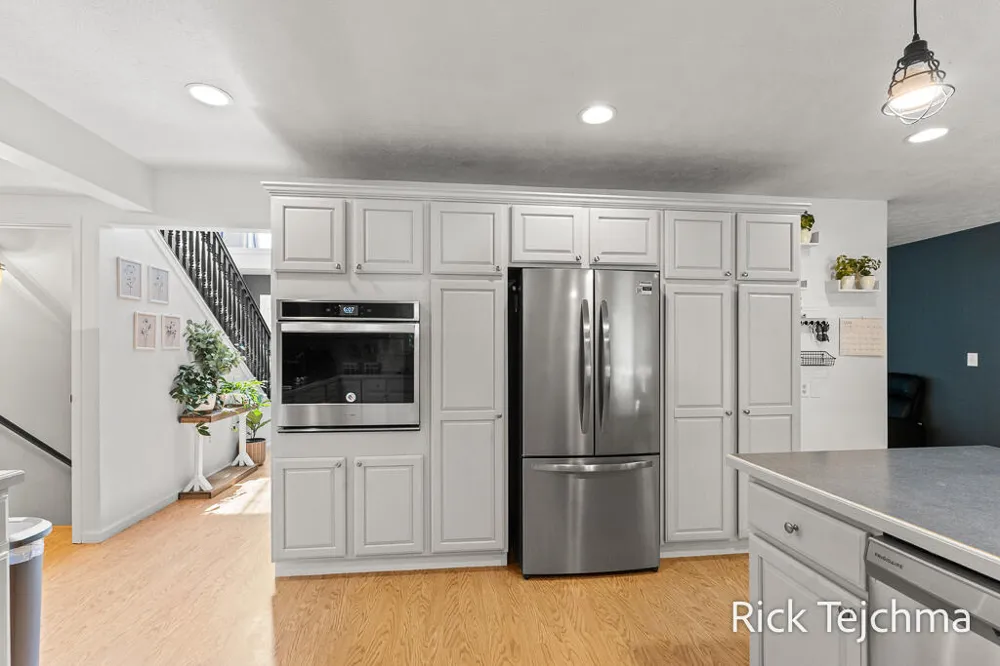 10345 Red Oak Ridge Reynolds Township, MI 49329