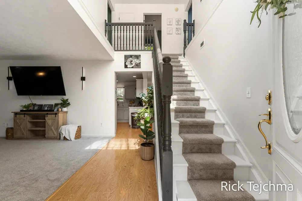 10345 Red Oak Ridge Reynolds Township, MI 49329
