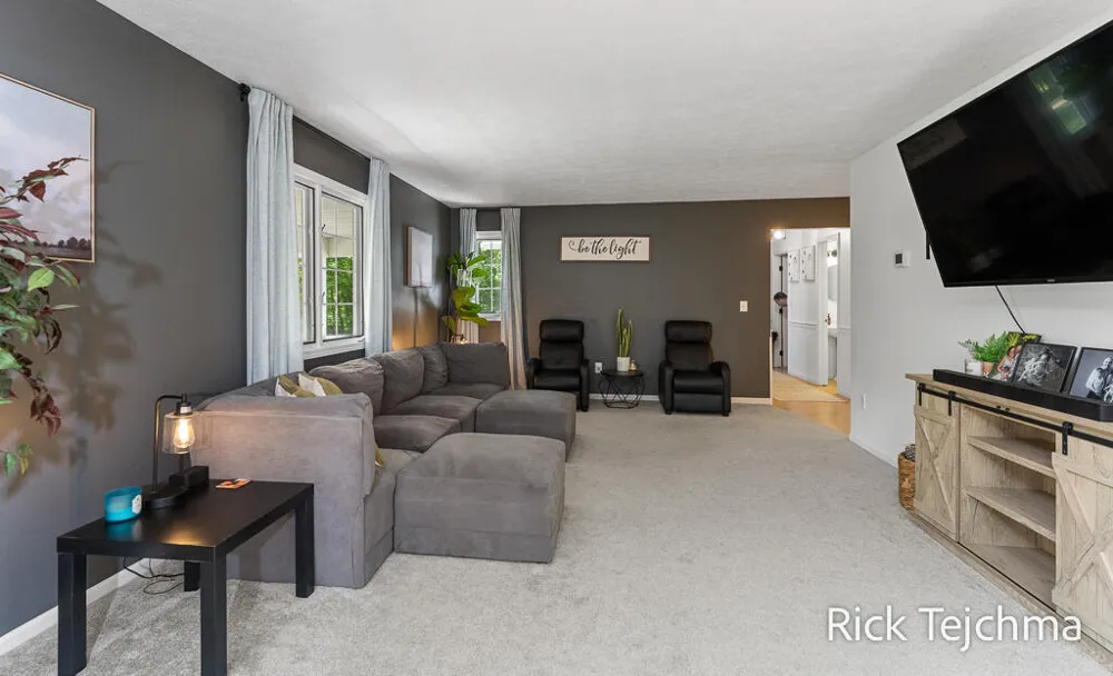 10345 Red Oak Ridge Reynolds Township, MI 49329