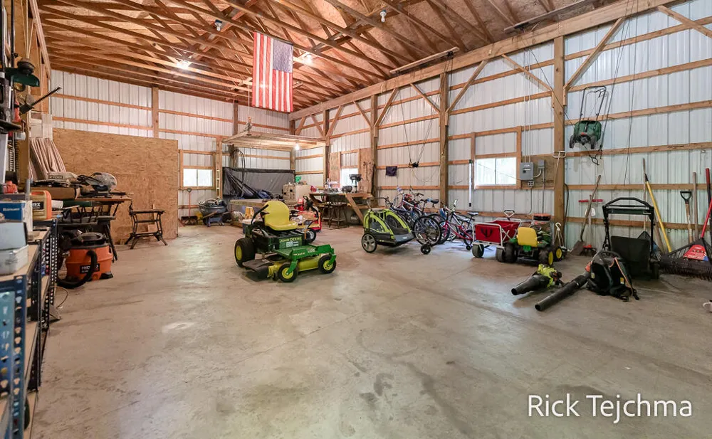 10345 Red Oak Ridge Reynolds Township, MI 49329
