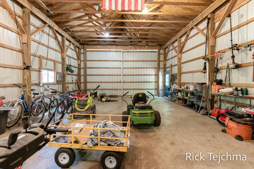 10345 Red Oak Ridge Reynolds Township, MI 49329
