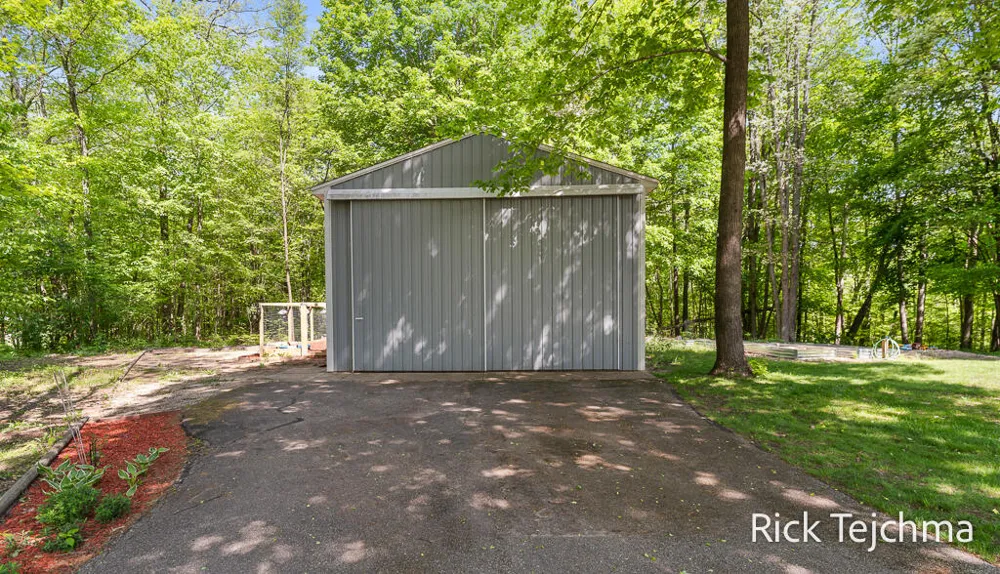 10345 Red Oak Ridge Reynolds Township, MI 49329