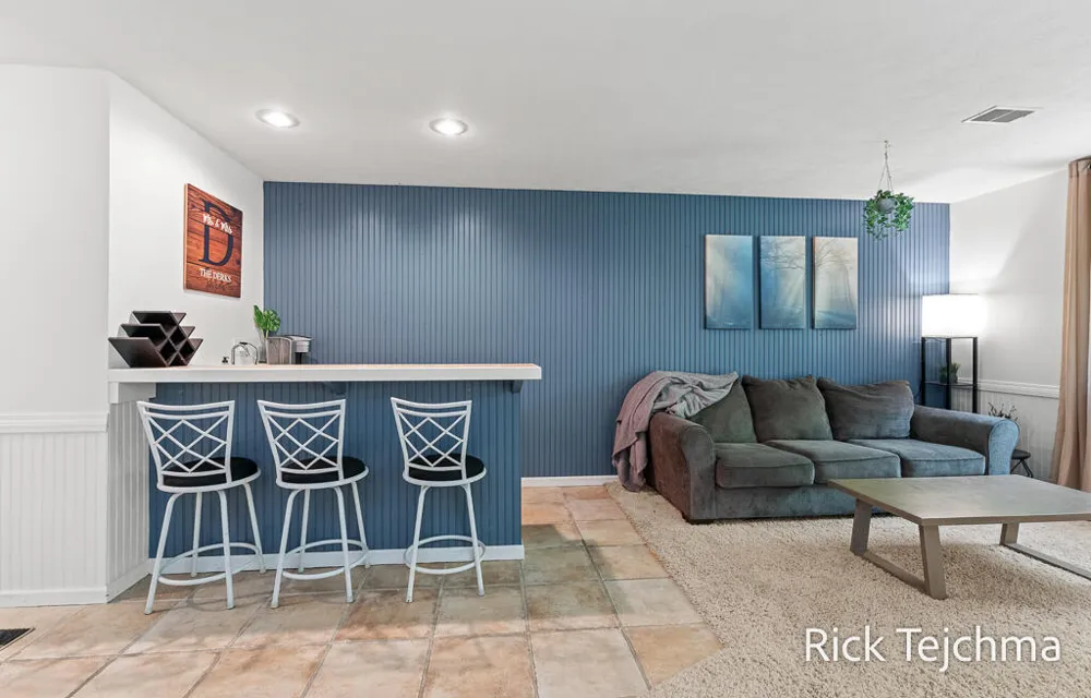 10345 Red Oak Ridge Reynolds Township, MI 49329