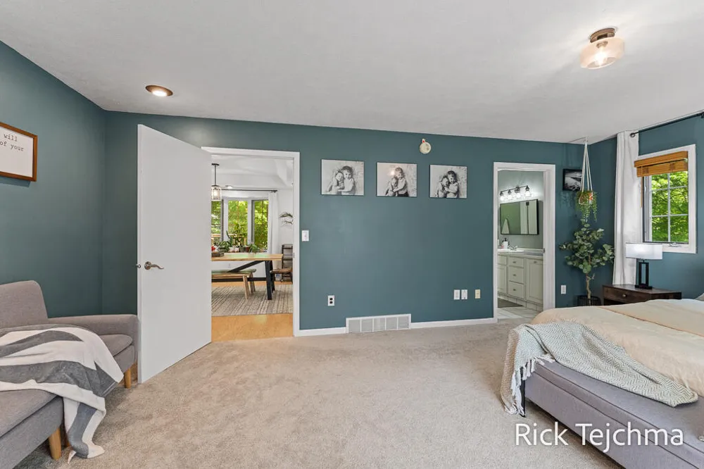10345 Red Oak Ridge Reynolds Township, MI 49329