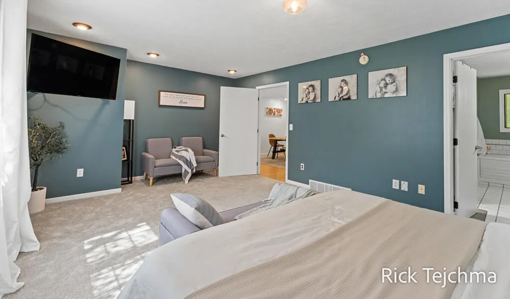 10345 Red Oak Ridge Reynolds Township, MI 49329