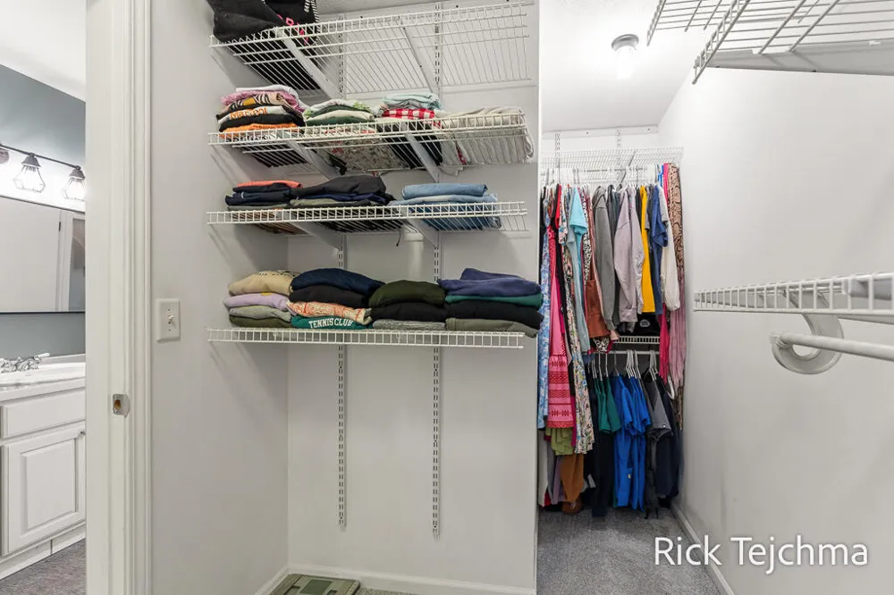 10345 Red Oak Ridge Reynolds Township, MI 49329