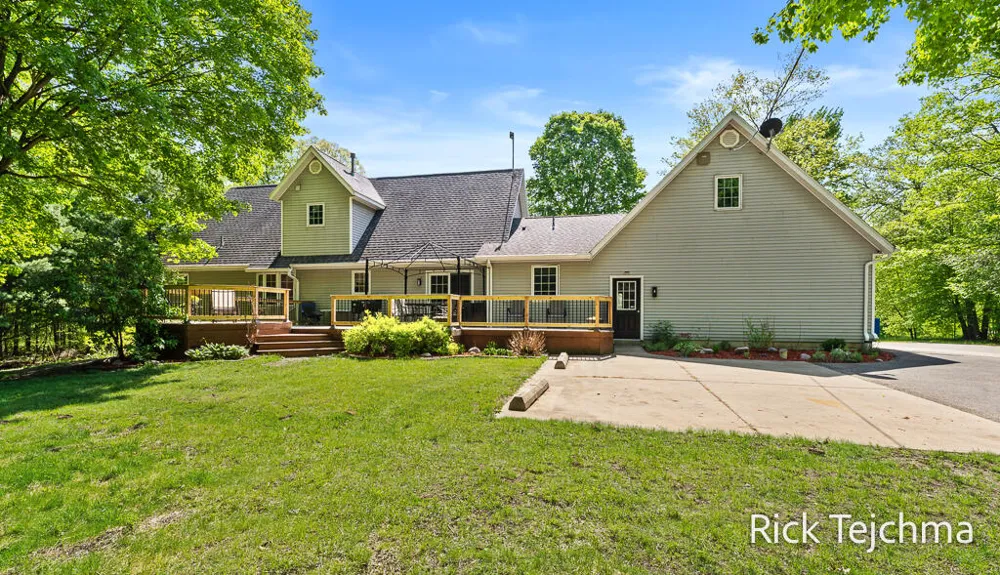 10345 Red Oak Ridge Reynolds Township, MI 49329