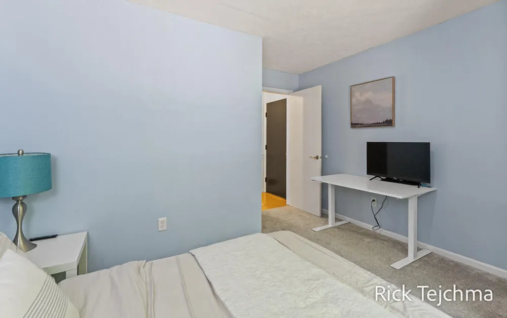 10345 Red Oak Ridge Reynolds Township, MI 49329