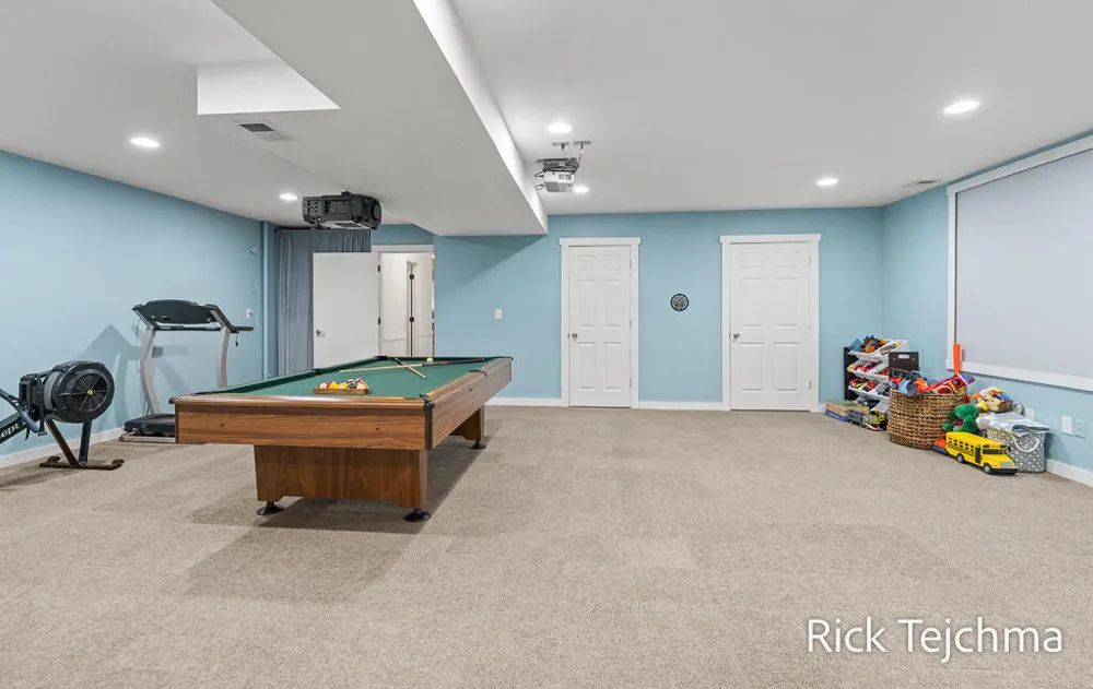 10345 Red Oak Ridge Reynolds Township, MI 49329