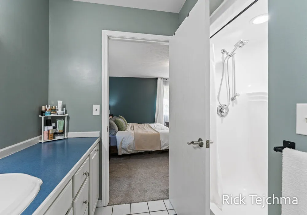 10345 Red Oak Ridge Reynolds Township, MI 49329
