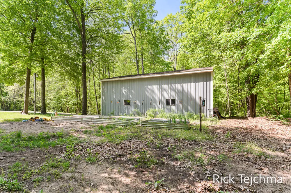 10345 Red Oak Ridge Reynolds Township, MI 49329