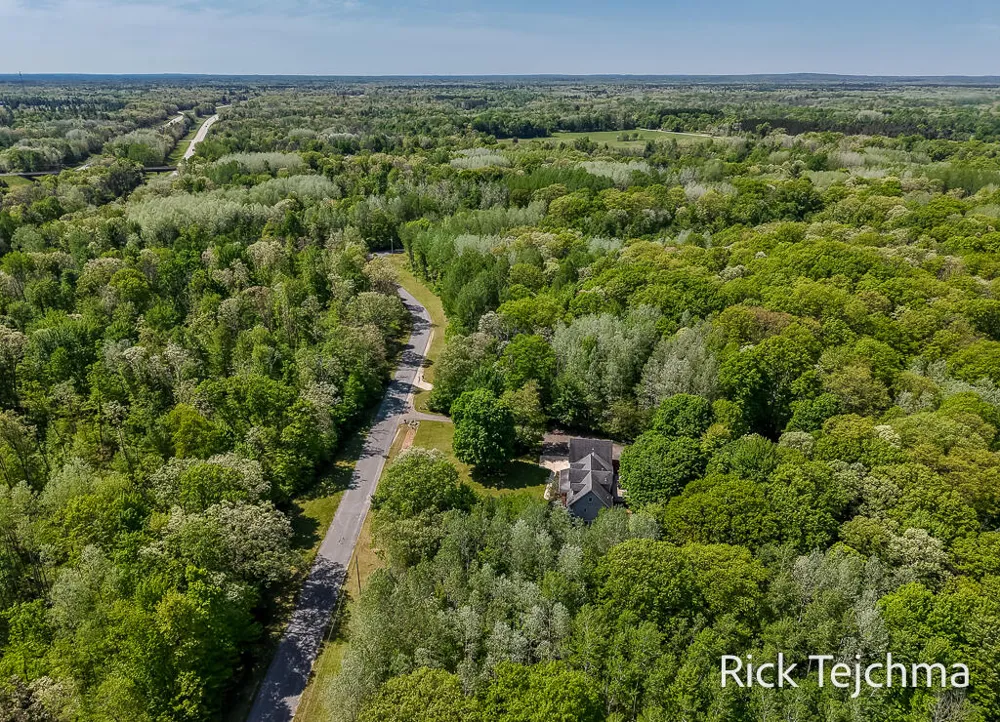 10345 Red Oak Ridge Reynolds Township, MI 49329