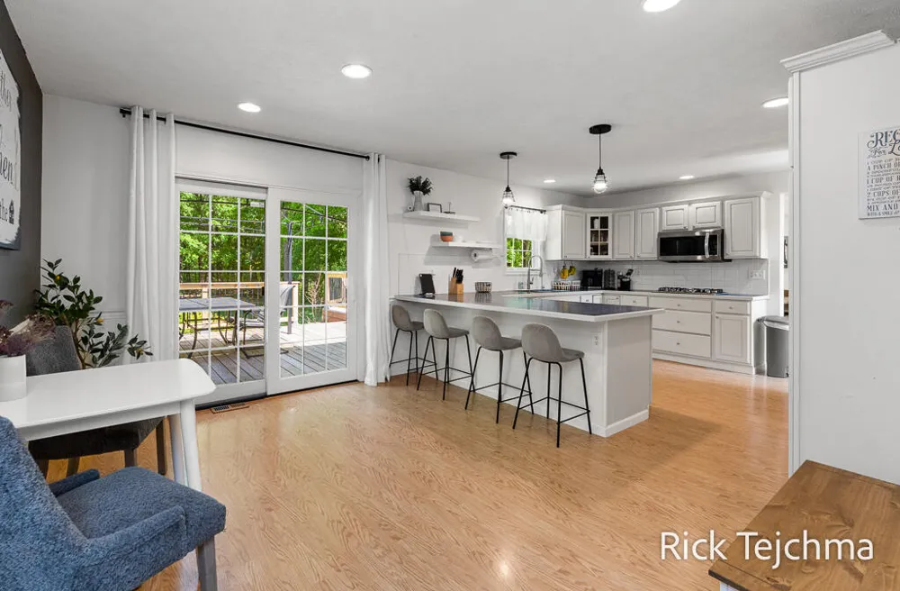 10345 Red Oak Ridge Reynolds Township, MI 49329