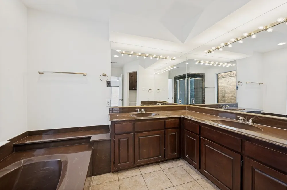 3316 Courtyard Place Farmers Branch, TX 75234