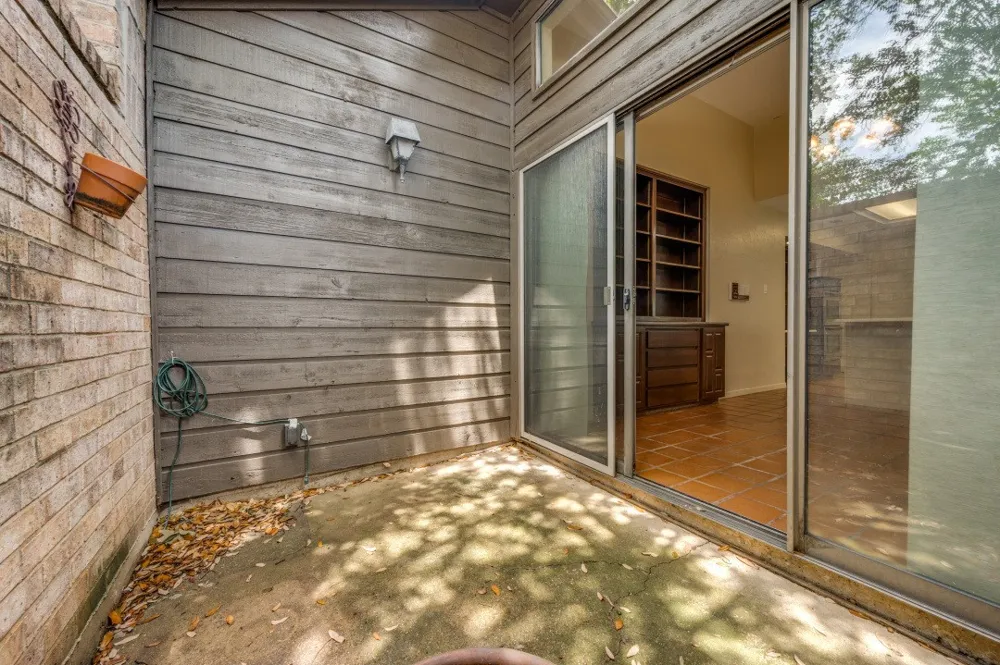 3316 Courtyard Place Farmers Branch, TX 75234