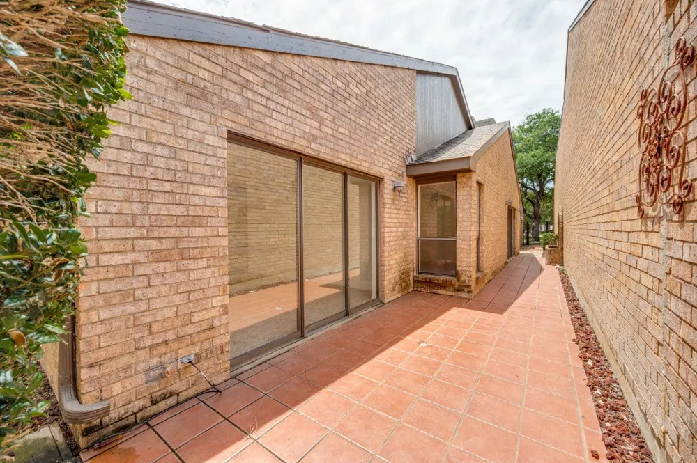 3316 Courtyard Place Farmers Branch, TX 75234