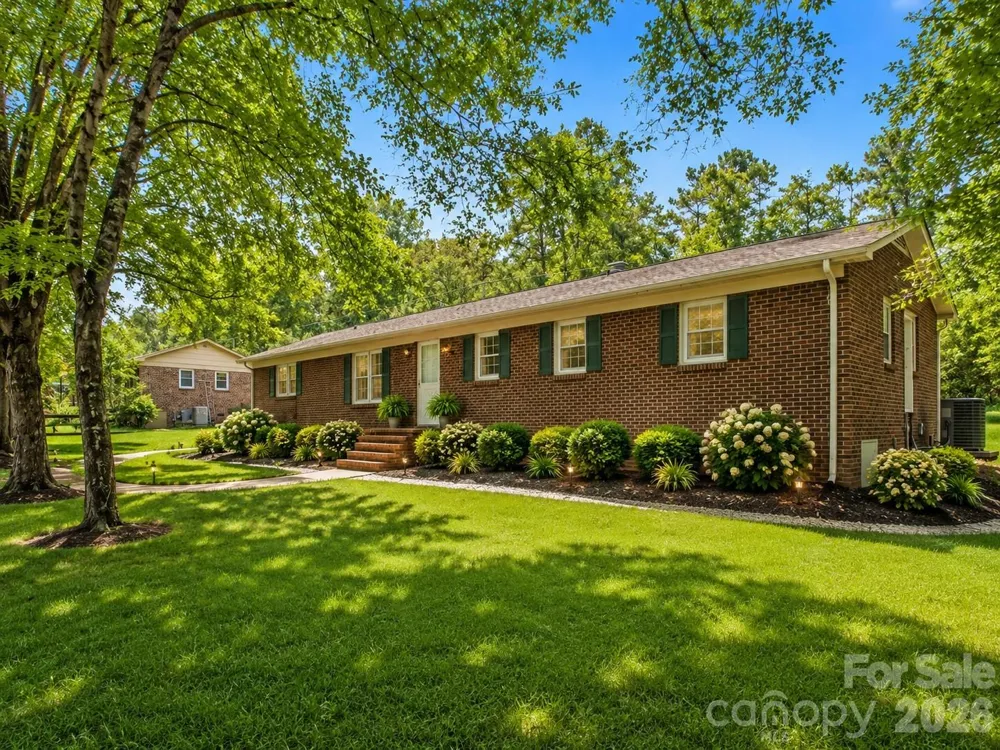 211 Lakeview Road Cherryville, NC 28021