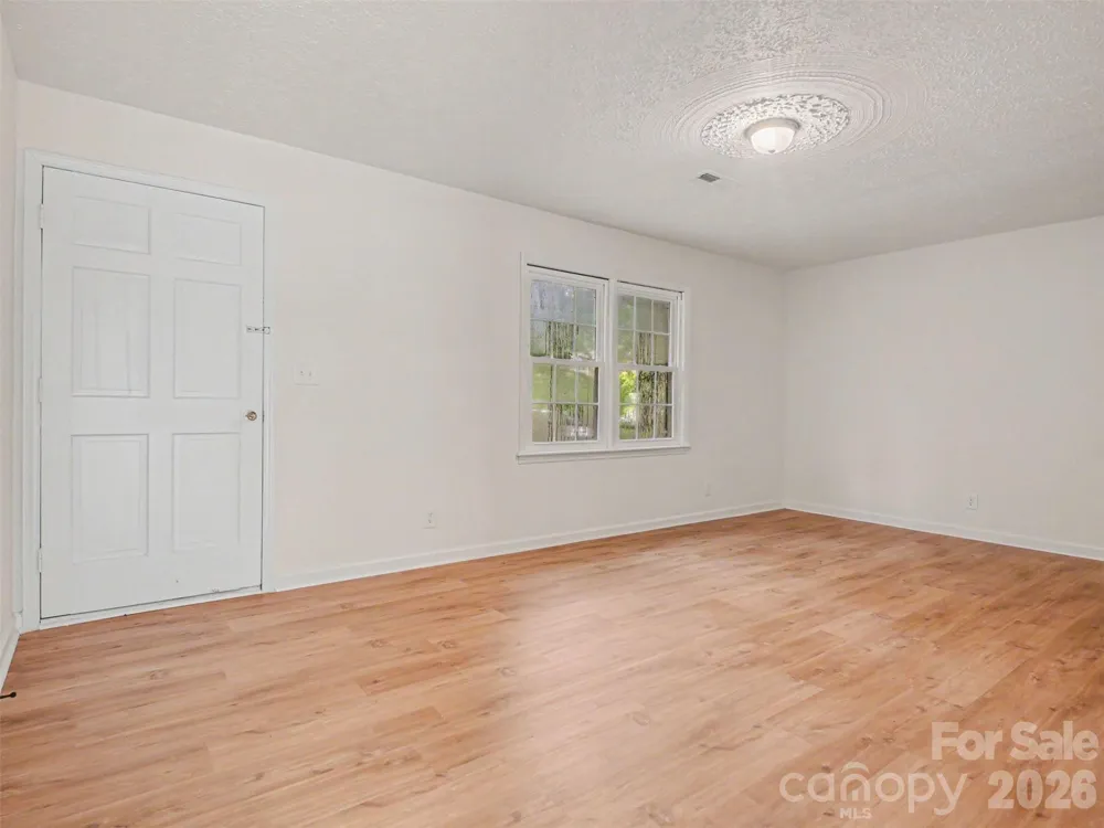211 Lakeview Road Cherryville, NC 28021