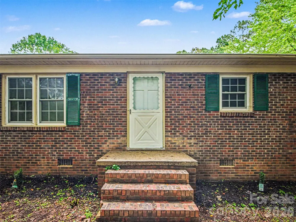 211 Lakeview Road Cherryville, NC 28021